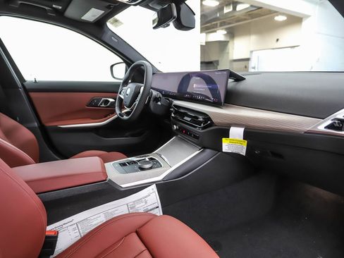 Used 2025 BMW 330i xDrive Sedan w/ Premium Package image 27