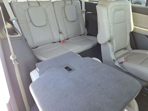 Used 2023 Lincoln Aviator Grand Touring w/ Equipment Group 301A AWD/4WD image 17