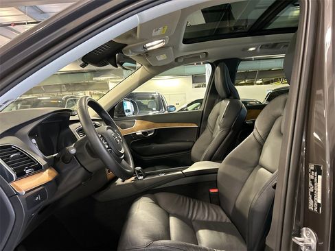 Certified 2024 Volvo XC90 B6 Plus w/ Protection Package Premier image 10