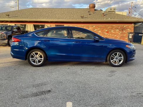 Used 2018 Ford Fusion SE FWD image 12