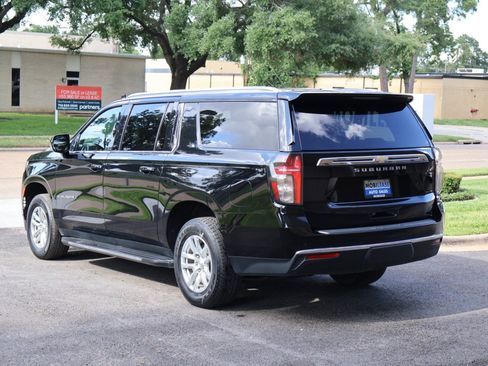 Used 2023 Chevrolet Suburban LS RWD image 7