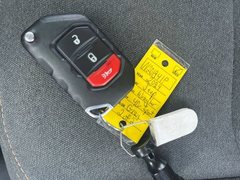 Used 2024 Jeep Wrangler Unlimited AWD/4WD image 28