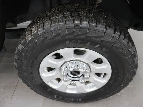 Used 2023 Ford F250 XLT w/ FX4 Off-Road Package image 3