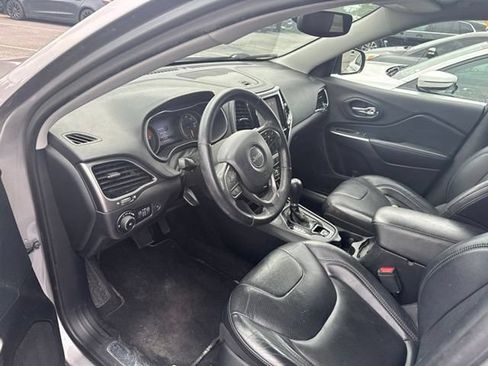 Used 2019 Jeep Cherokee Limited AWD/4WD image 19