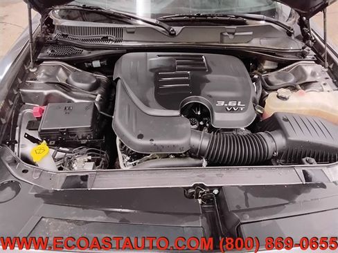 Used 2020 Dodge Challenger SXT w/ Blacktop Package image 9