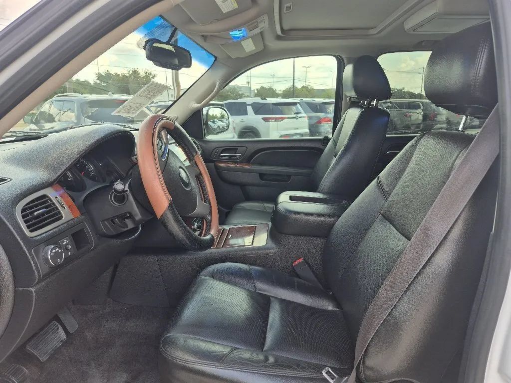 Used 2012 Chevrolet Tahoe LTZ RWD image 16