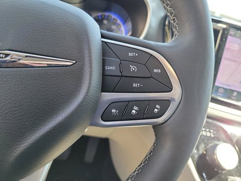 Used 2024 Chrysler Pacifica Touring-L w/ Uconnect Theater Family Group FWD image 23