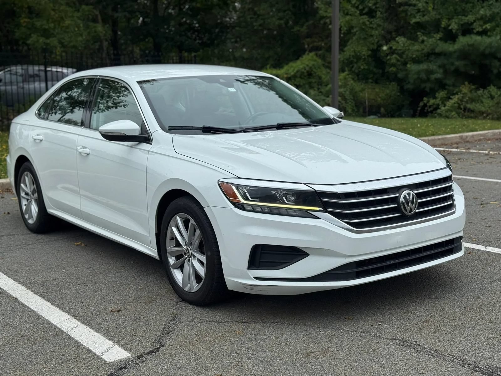 Used 2020 Volkswagen Passat 2.0T SE FWD image 3