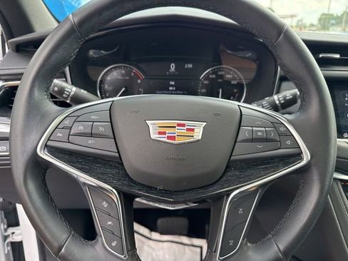 Used 2022 Cadillac XT5 Premium Luxury FWD image 18