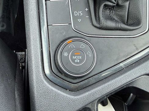 Used 2019 Volkswagen Tiguan SEL AWD/4WD image 31