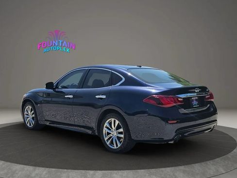 Used 2018 INFINITI Q70 Luxe RWD image 4