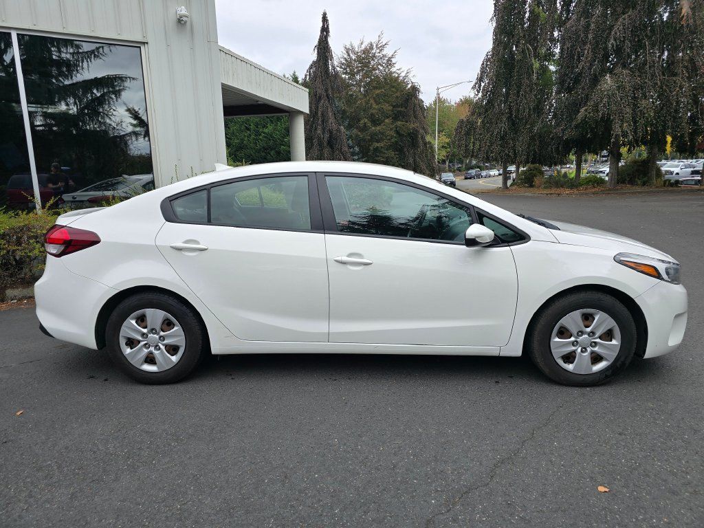 Used 2017 Kia Forte LX FWD image 2