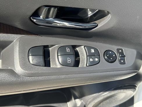 Used 2023 Nissan Kicks SR w/ Exterior Package image 17