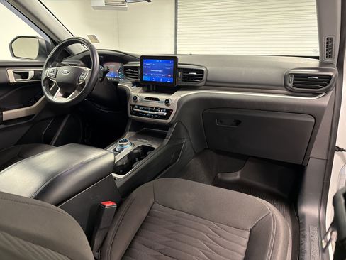 Used 2021 Ford Explorer XLT RWD image 30