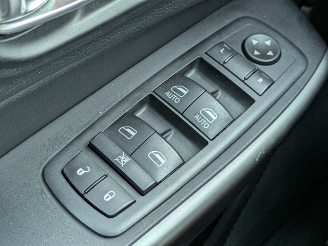 Used 2020 Jeep Cherokee Latitude Plus AWD/4WD image 23