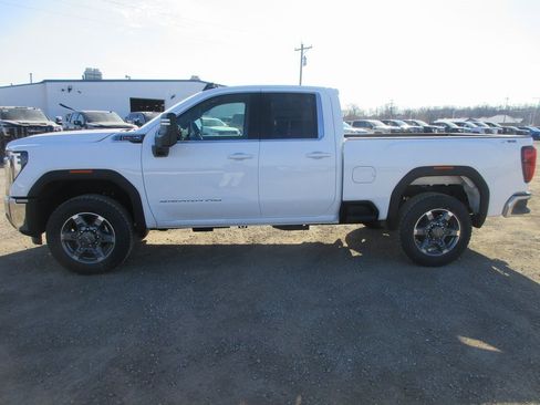 New 2026 GMC Sierra 2500 SLE w/ SLE Value Package; image 10