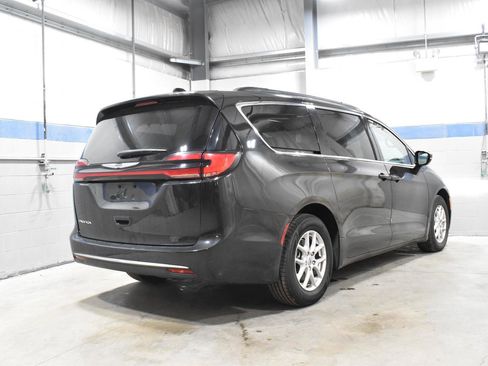 Used 2022 Chrysler Pacifica Touring-L FWD image 28
