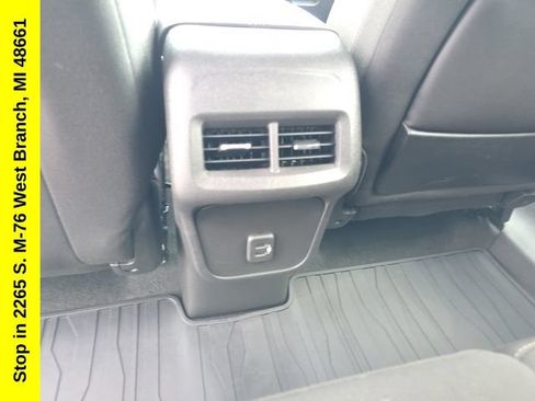 Used 2024 GMC Terrain SLE w/ Driver Convenience Package AWD/4WD image 31