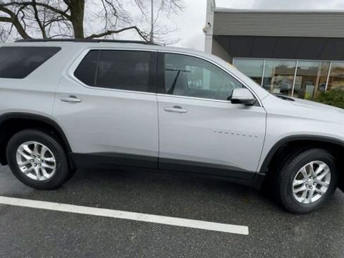 Used 2020 Chevrolet Traverse LT w/ LPO, Black Accent Package image 9