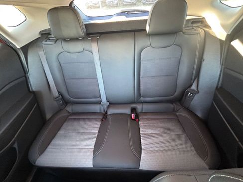 Used 2025 Chevrolet Trax LT w/ LT Convenience Package image 38