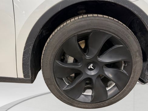 Used 2022 Tesla Model Y Long Range image 49