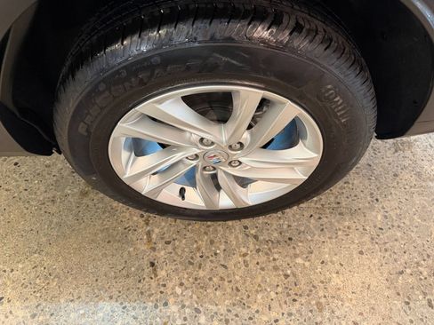 Used 2025 Buick Envista Preferred FWD image 28