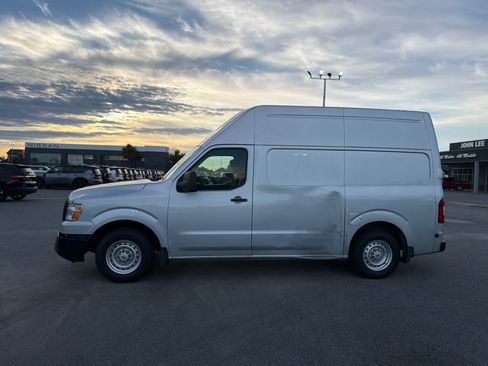 Used 2020 Nissan NV 2500 S RWD image 2