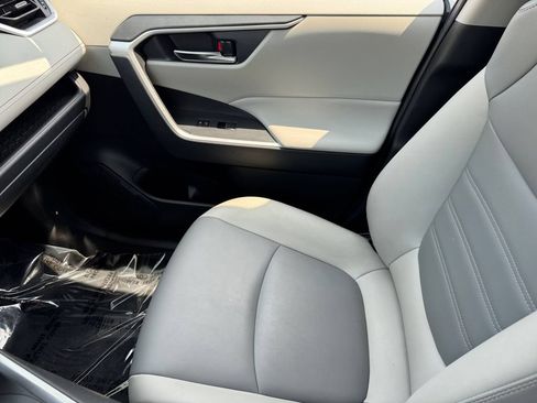 Certified 2022 Toyota RAV4 XLE Premium AWD/4WD image 30