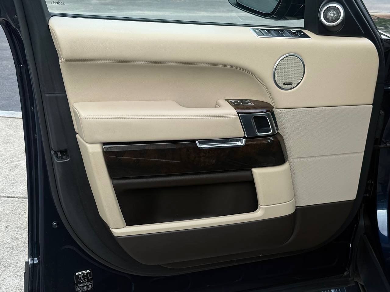 Used 2014 Land Rover Range Rover HSE AWD/4WD image 13