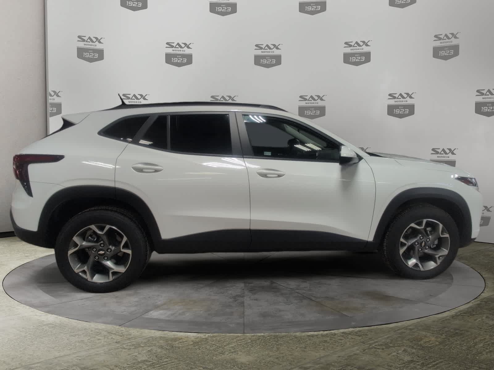 Used 2025 Chevrolet Trax LT FWD image 6