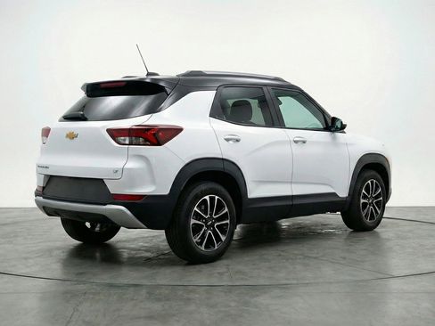 Used 2025 Chevrolet TrailBlazer LT w/ Driver Confidence Package image 9