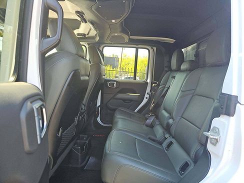 Used 2024 Jeep Gladiator Mojave AWD/4WD image 20