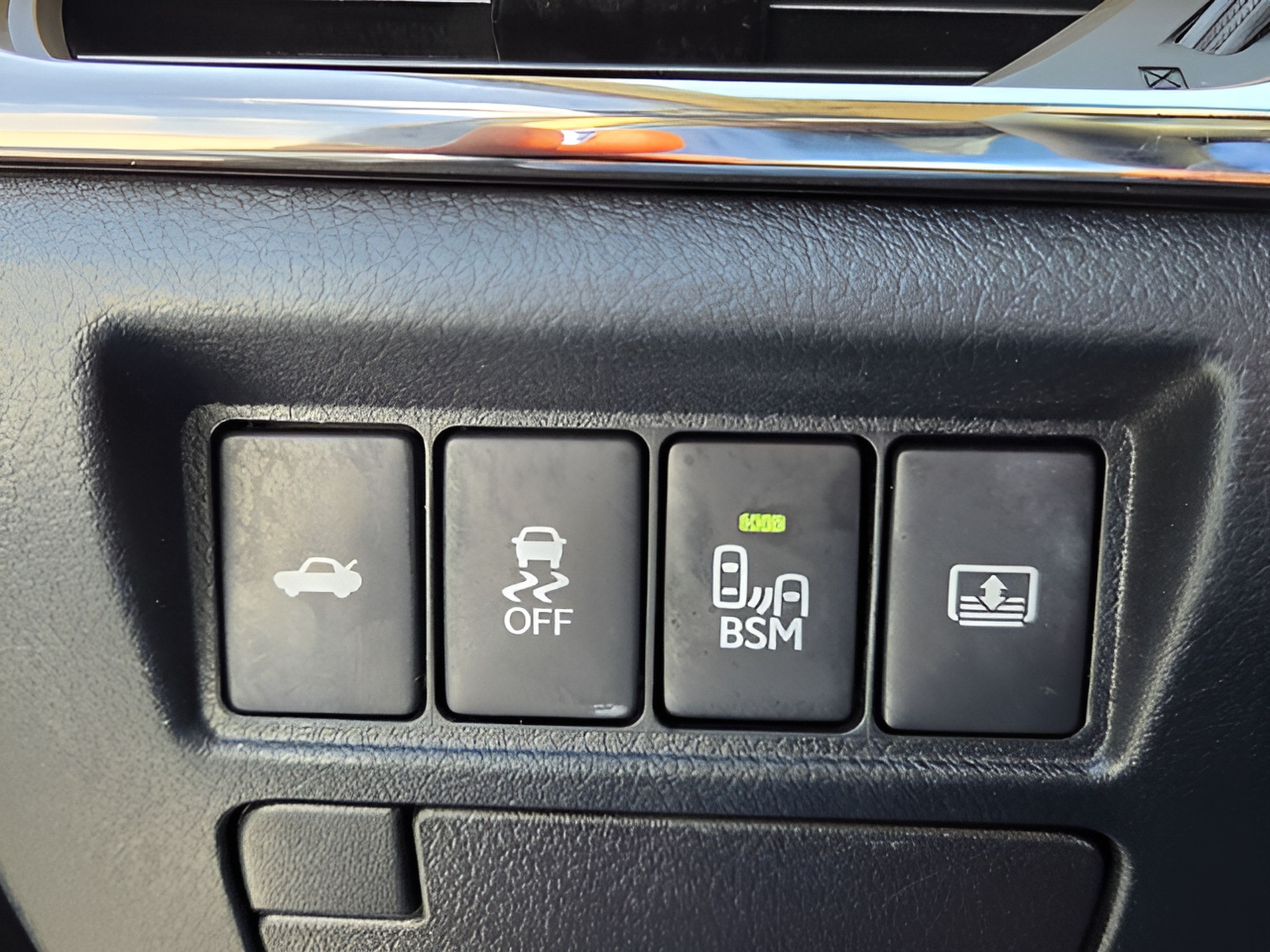 Used 2015 Toyota Avalon Limited FWD image 26