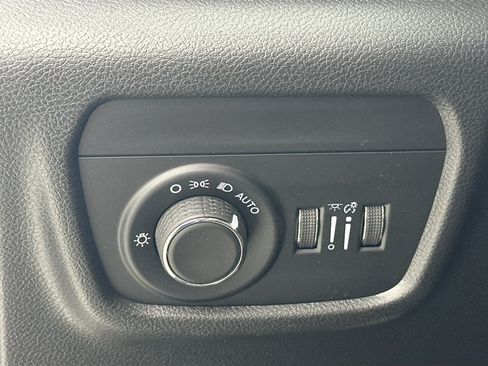 Used 2023 Jeep Grand Cherokee Altitude AWD/4WD image 10
