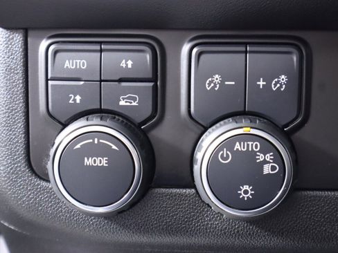 Used 2024 Chevrolet Suburban LT AWD/4WD image 11