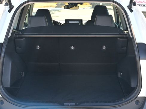 Used 2022 Toyota RAV4 XLE Premium image 29