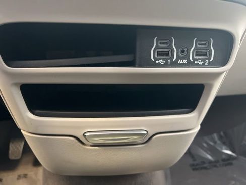Used 2021 Chrysler Voyager LX image 29