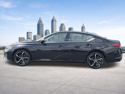 Certified 2025 Nissan Altima 2.5 SR w/ SR Premium Package FWD image 2