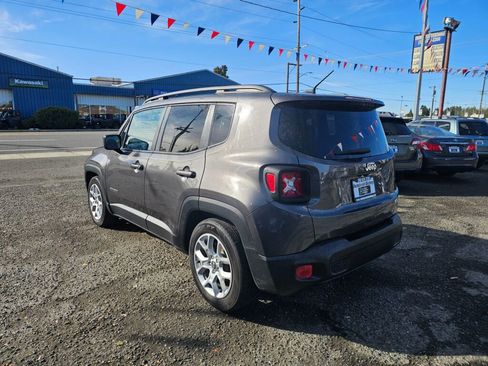Used 2016 Jeep Renegade Latitude w/ Cold Weather Group image 5