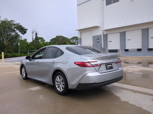Used 2025 Toyota Camry LE w/ Convenience Package FWD image 7