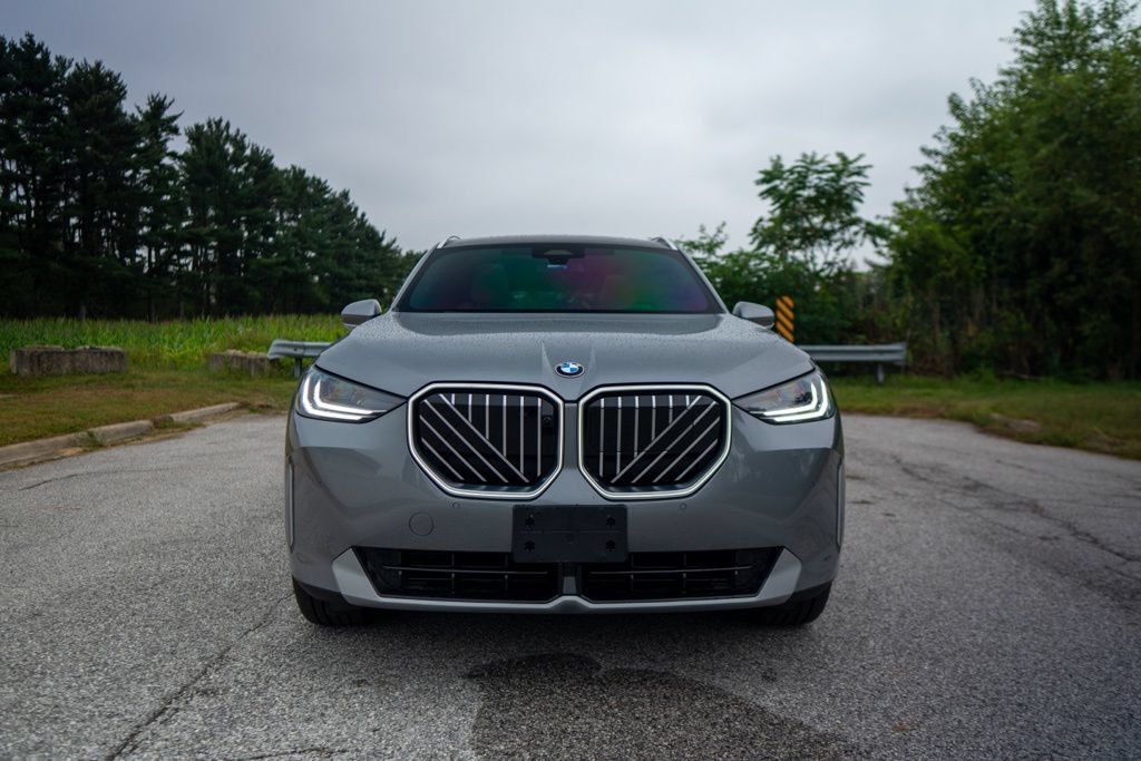 Used 2025 BMW X3 xDrive30i w/ Premium Package AWD/4WD image 2