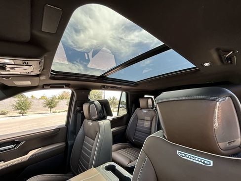 New 2026 GMC Yukon Denali Ultimate AWD/4WD image 19