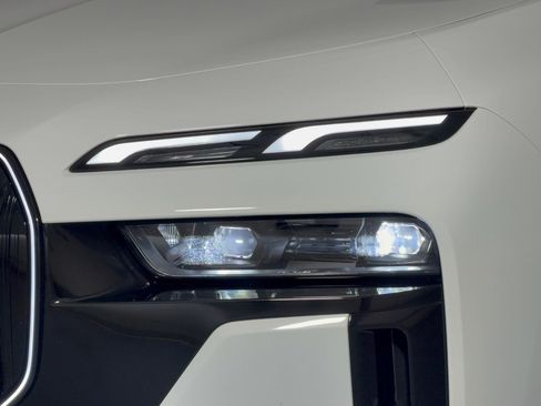 Used 2026 BMW 740i RWD image 12