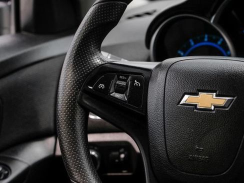 Used 2015 Chevrolet Cruze LT FWD image 19