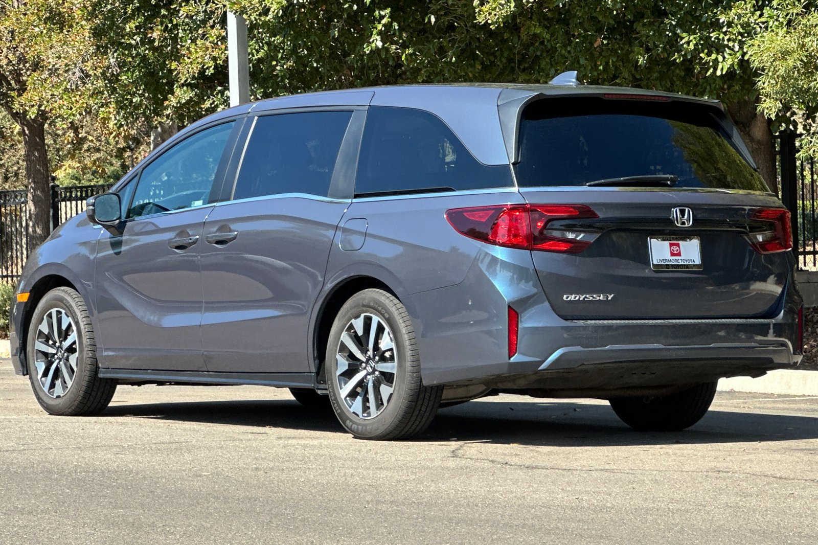 Used 2025 Honda Odyssey EX-L image 6