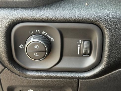 Used 2022 RAM 1500 Lone Star AWD/4WD image 32