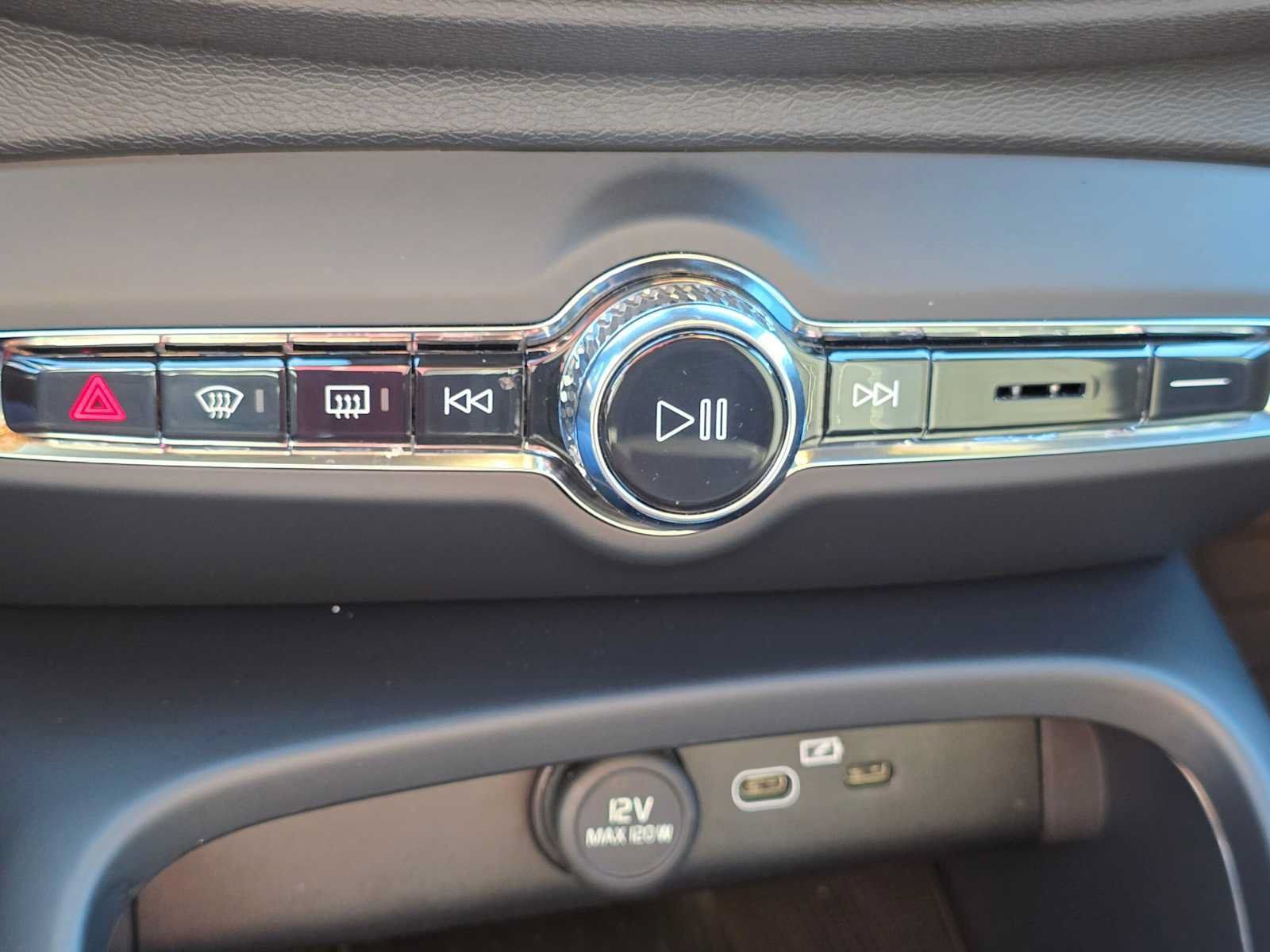 Certified 2023 Volvo C40 P8 Recharge Ultimate w/ Protection Package Premier AWD/4WD image 29