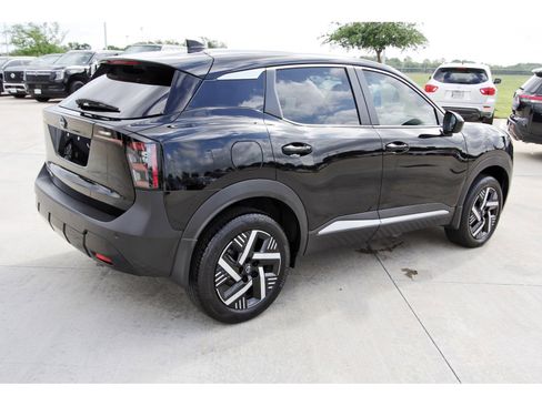 Certified 2025 Nissan Kicks SV image 7