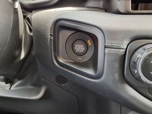 Used 2025 Jeep Wrangler Unlimited Sahara AWD/4WD image 30