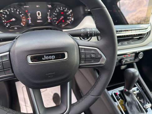 Used 2025 Jeep Compass Limited AWD/4WD image 21